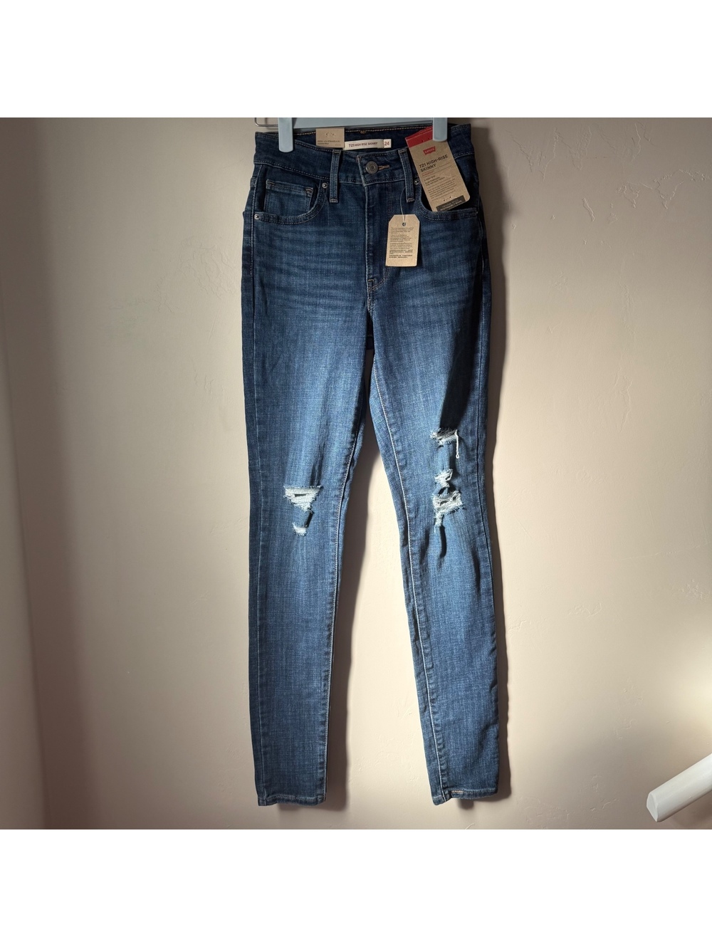 Levi’s 721 High Rise Skinny Distressed Jeans | 24